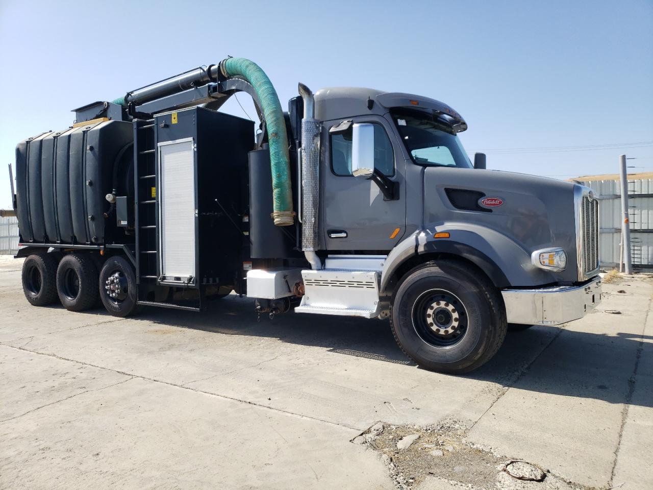 2018 Peterbilt #1