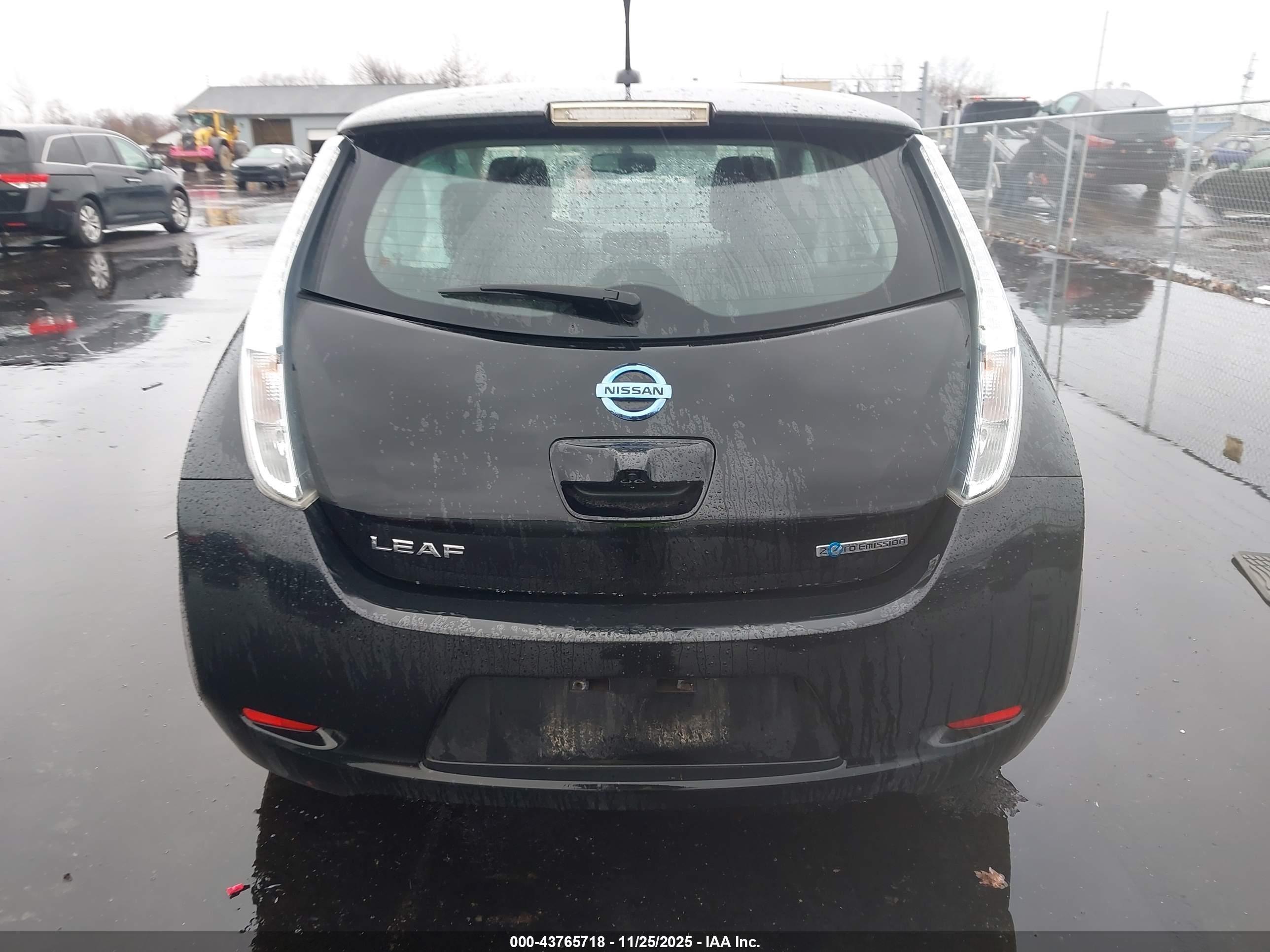 2014 Nissan #16