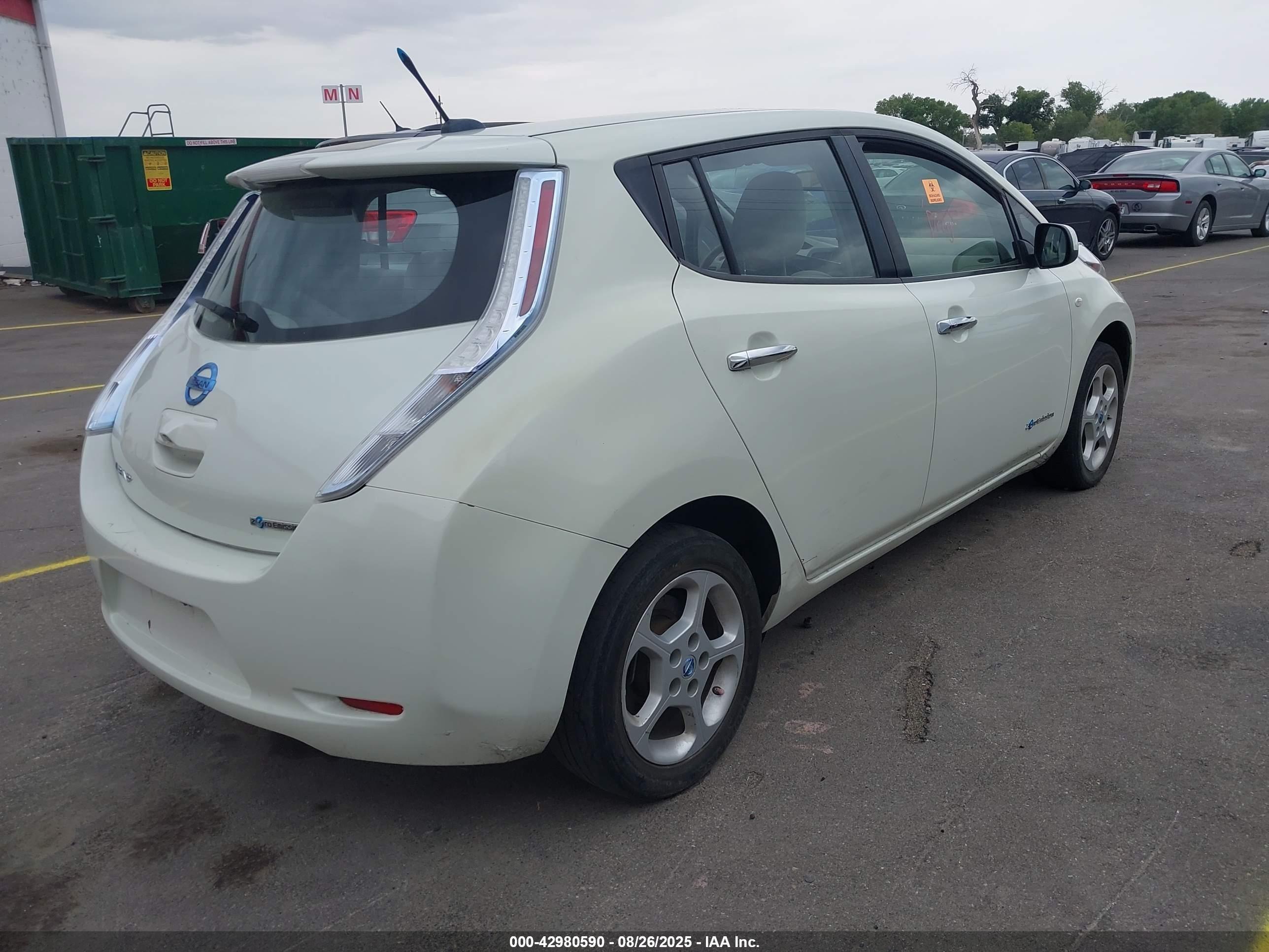 2012 Nissan #4